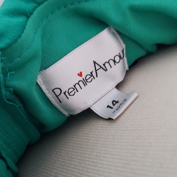 Elegant Backless Green Maxi Dress - Picture 9 of 10